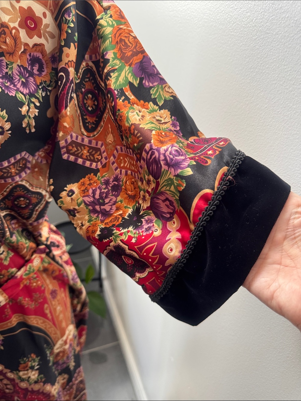Vintage California Dynasty Women's Paisley Satin Kimono Robe/Mini Night Top - Picture 2 of 9